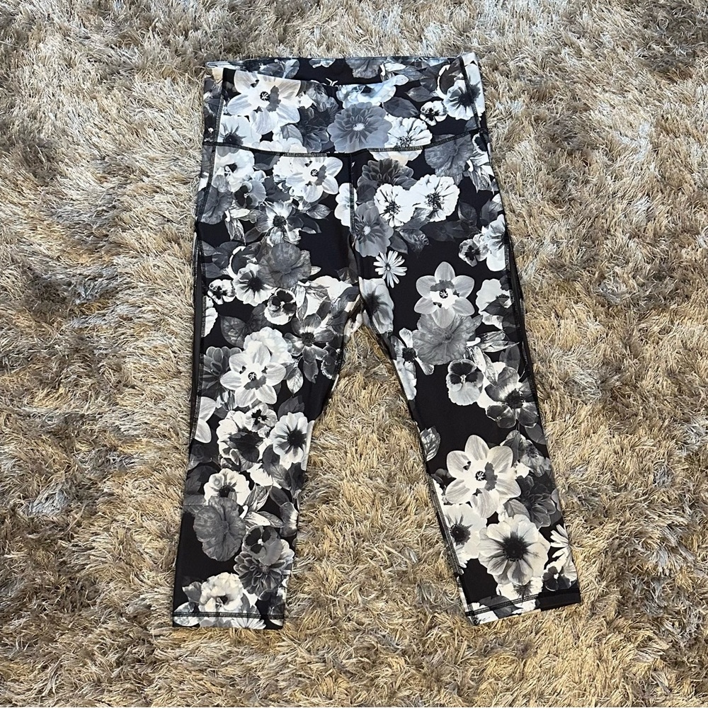 Floral 3/4 Length Yoga Pants - Old Navy Active